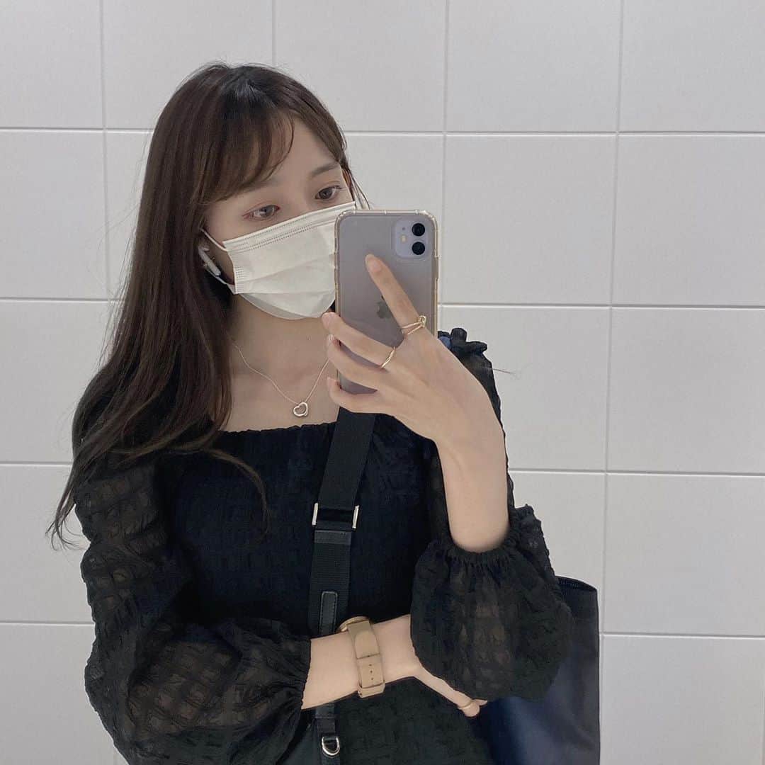 野島樺乃のインスタグラム：「🖤 . . . . . . . #私服 #fashion #黒 #モノトーン  #名古屋 #栄」