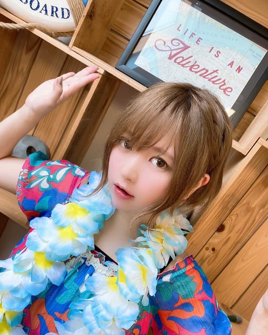 のインスタグラム：「カラフルな服着たよ」