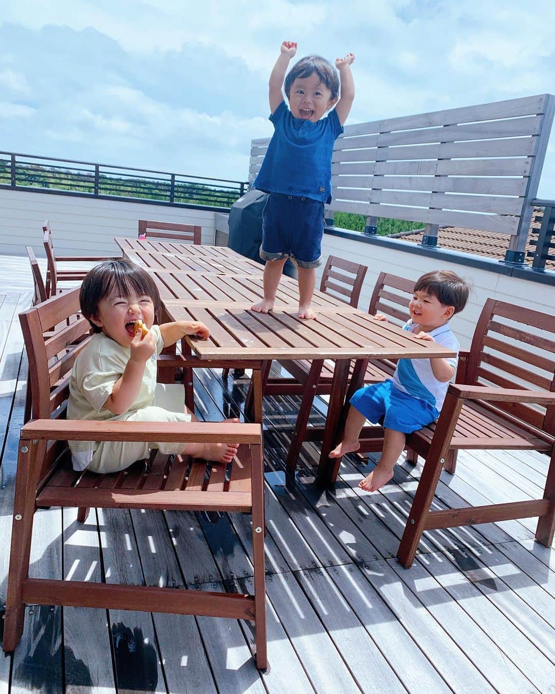 日下部ゆいこさんのインスタグラム写真 - (日下部ゆいこInstagram)「. . 仲良し(ずっこけ)3人組。 夏の思い出集。 . . ずっとこのまま 仲良しでいて欲しいな。 という親のエゴ。笑 . . . #男の子#男の子ママ#2時#息子#夏の思い出」9月7日 20時10分 - yuiko_kusakabe