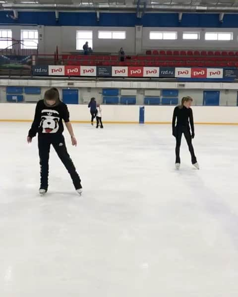 アレクサンドラ・プロクロワのインスタグラム：「Творим ⛸💪🔥 #фигурноекатание #figureskating #freeprogram」