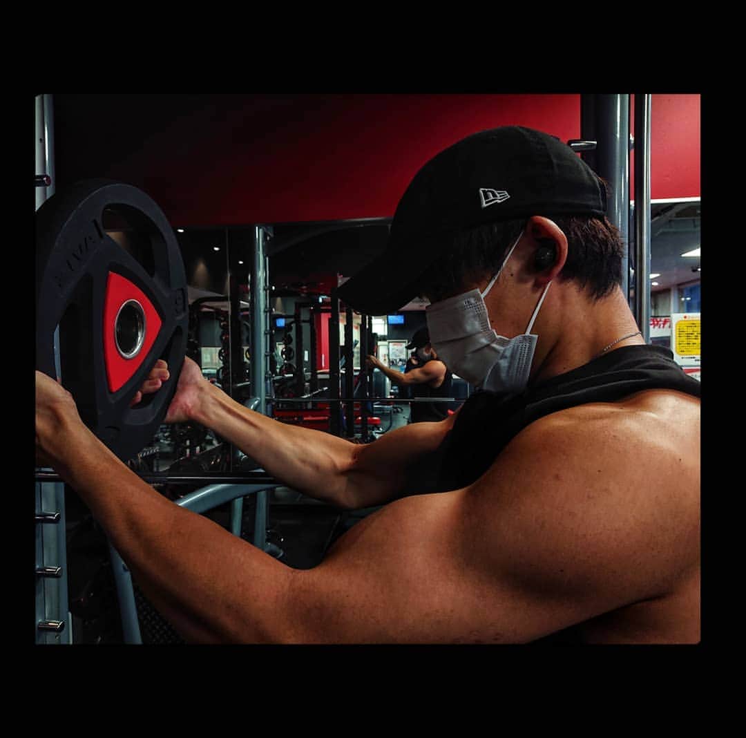 工藤大貴さんのインスタグラム写真 - (工藤大貴Instagram)「. 肩パンプ。盛れた。 黒マスク忘れた。  #無加工 #肩 #筋トレ #筋肉 #workout #fitness」9月7日 20時11分 - taiki_kudo_dayo