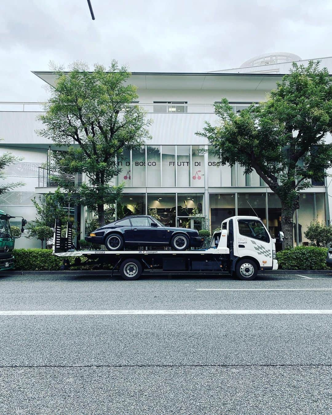 石川涼さんのインスタグラム写真 - (石川涼Instagram)「930→993 入れ替え。  #porsche#porsche911#porsche930#aircooled#930 #aircooledporsche#classicporsche#classic911 #993#porsche993s」9月7日 20時12分 - vanquishceo