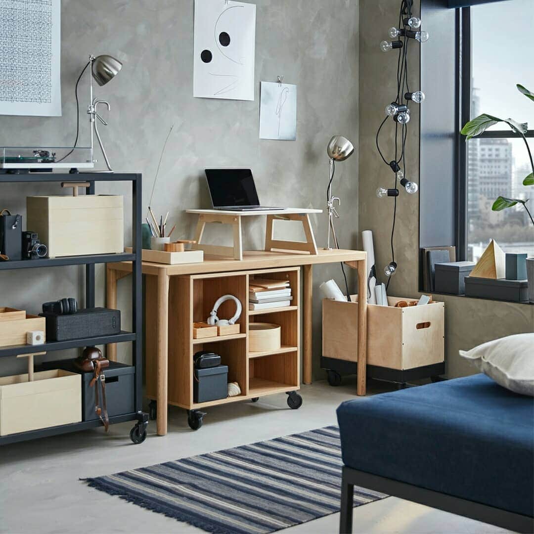IKEA Austriaさんのインスタグラム写真 - (IKEA AustriaInstagram)「Modern, minimalistisch und neu bei IKEA! 🙌🏻 Unsere neue RÅVAROR Kollektion überzeugt durch ihr spezielles Design. #IKEAat  // RÅVAROR Regal mit Rollen, 67x69 cm € 99,-  #IKEA #RÅVAROR #Kollektion #Wohnen #minimalistisch #minimalist #functional #funktionell」9月7日 20時16分 - ikeaaustria