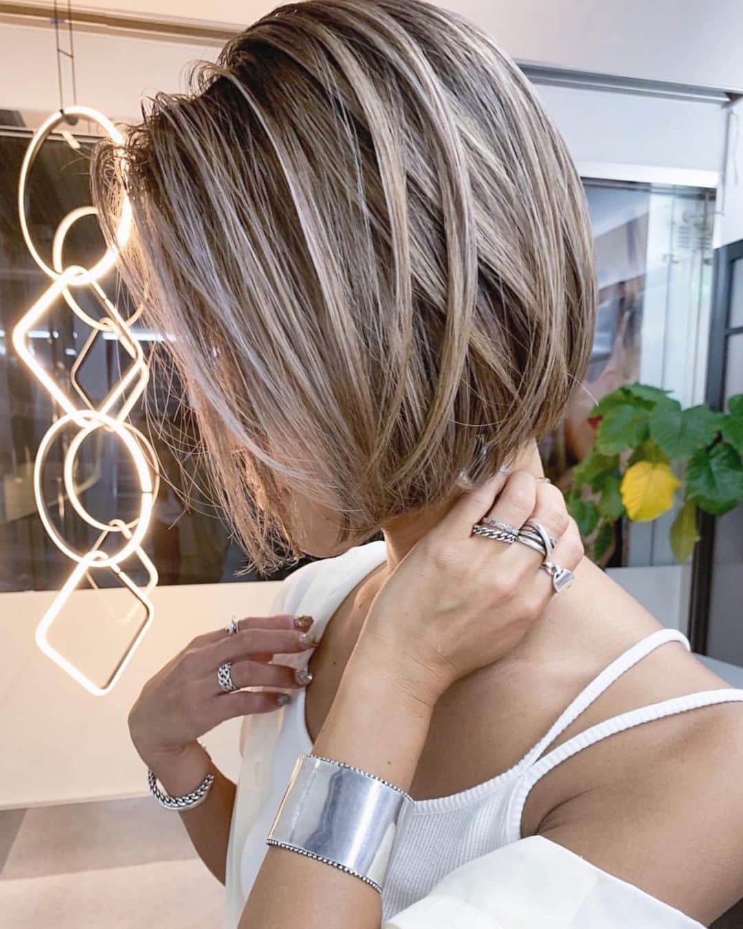 annaさんのインスタグラム写真 - (annaInstagram)「. . new color🤎🤎 あー可愛い😍!! . . @king140710  . . #laking#ラキング#名古屋#栄#美容室#美容院#外国人風カラー#バレイヤージュカラー#ハイライトカラー#ボブ#ショートボブ」9月7日 20時19分 - 12anna23