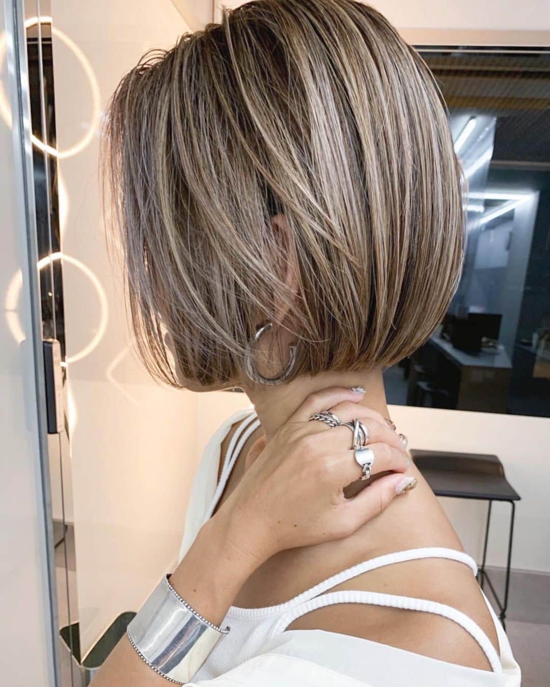 annaさんのインスタグラム写真 - (annaInstagram)「. . new color🤎🤎 あー可愛い😍!! . . @king140710  . . #laking#ラキング#名古屋#栄#美容室#美容院#外国人風カラー#バレイヤージュカラー#ハイライトカラー#ボブ#ショートボブ」9月7日 20時19分 - 12anna23