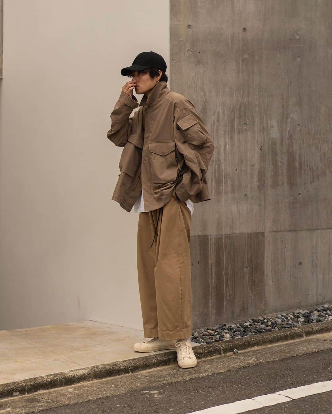 Ryoさんのインスタグラム写真 - (RyoInstagram)「ㅤㅤㅤㅤㅤㅤㅤㅤㅤㅤㅤㅤㅤ 秋に向けたベージュコーデです🍁 早くアウターが羽織れるぐらい 涼しくなって欲しいです🙄 ㅤㅤㅤㅤㅤㅤㅤㅤㅤㅤㅤㅤㅤ cap:#sonakameguro jacket:#daiwapier39 pants:#studionicholson shoes:#studionicholson」9月7日 20時30分 - ryo__takashima