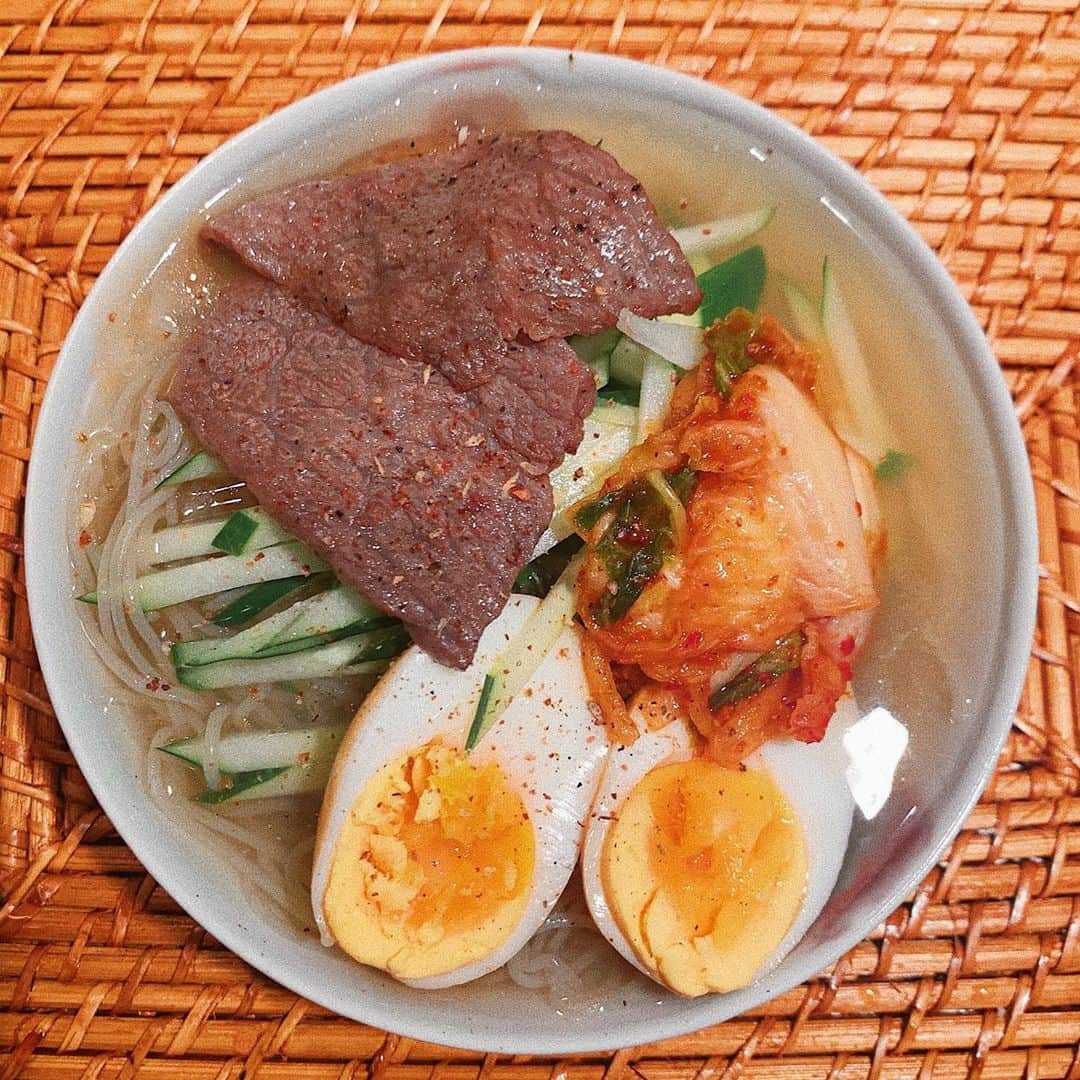 中村優さんのインスタグラム写真 - (中村優Instagram)「おうちで冷麺。汁がなみなみ🌊」9月7日 20時30分 - nkmr_yu