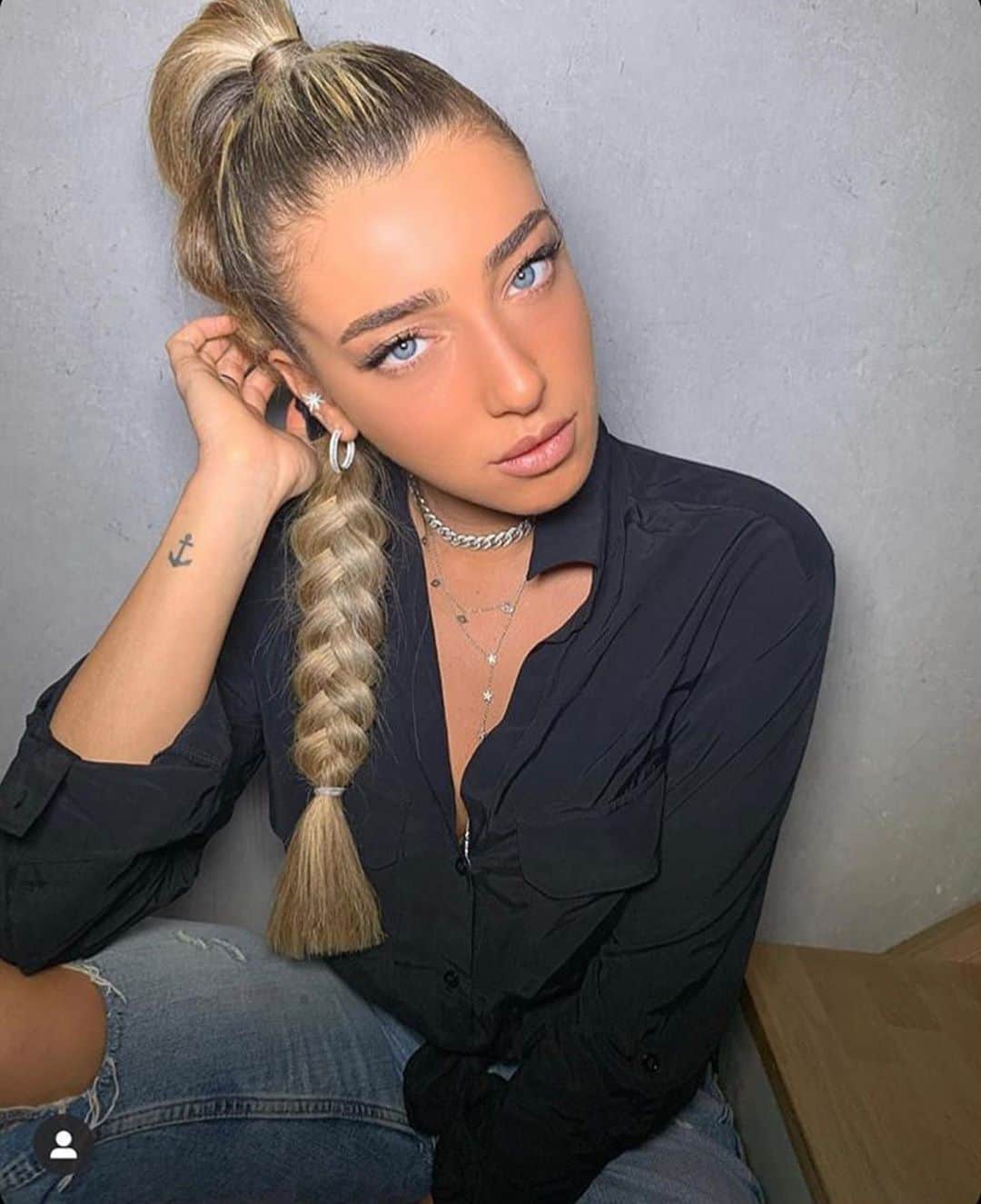I N S T A B R A I Dのインスタグラム：「The beautiful @annezivi ⭐️💫✨ which look do you prefer?」