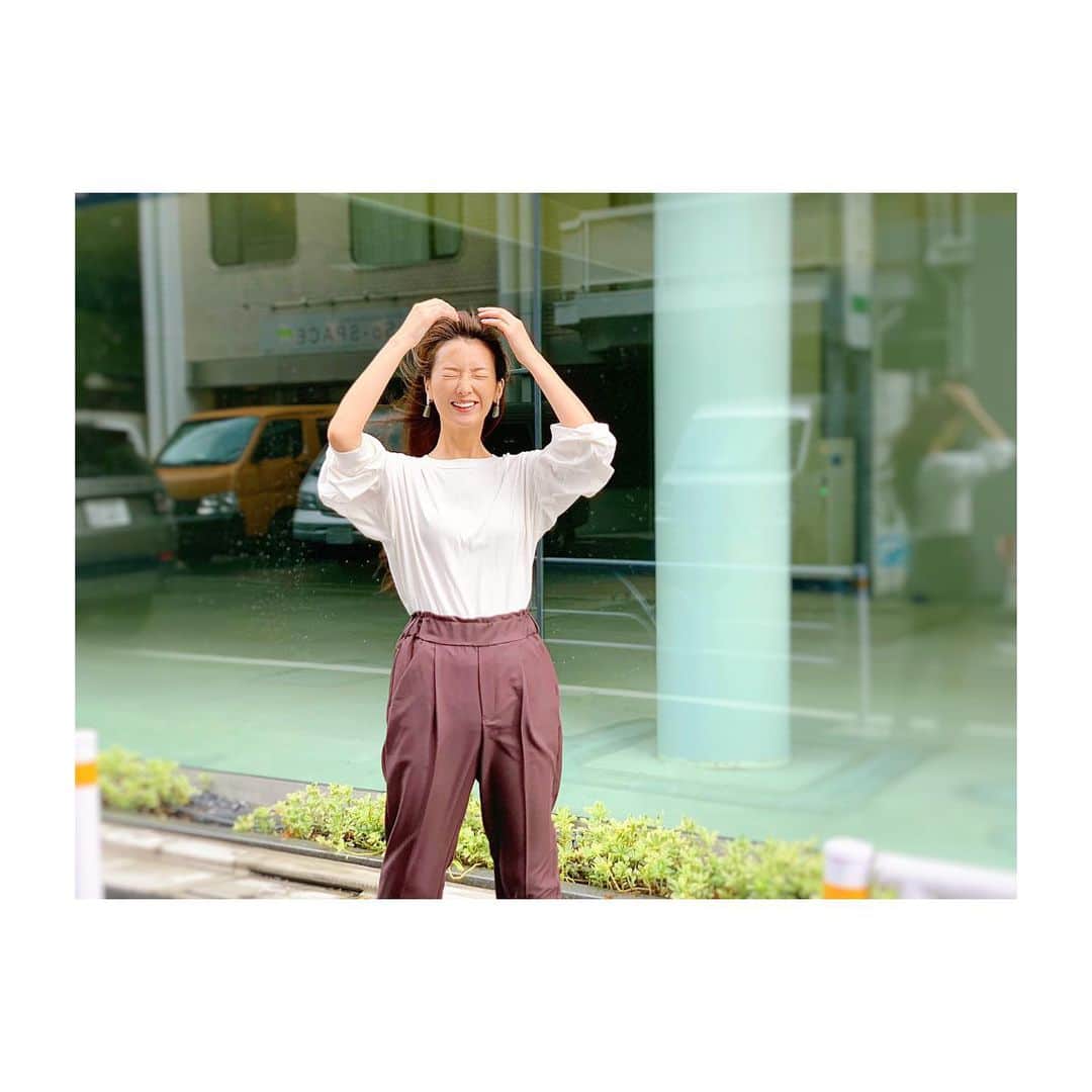 鈴木望さんのインスタグラム写真 - (鈴木望Instagram)「成功→失敗﻿😇 ﻿ ﻿ 風と雨とわたし🤣﻿ ﻿ ﻿ #Photo #fashion #rainy﻿ #雨の日　#風　#東京 #outfit #ootd  #sweatshirt」9月7日 20時23分 - nozomi.0318