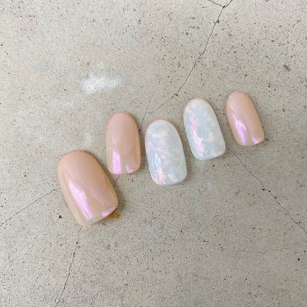 Kana Kobayashiさんのインスタグラム写真 - (Kana KobayashiInstagram)「#nails #Anela #autumn #sample #hologram #ラメフレンチ #Aurora #オーロラコーティング #日本橋ネイルサロン #シンプルネイル #ネイル #tokyo」9月7日 20時26分 - anela_kana