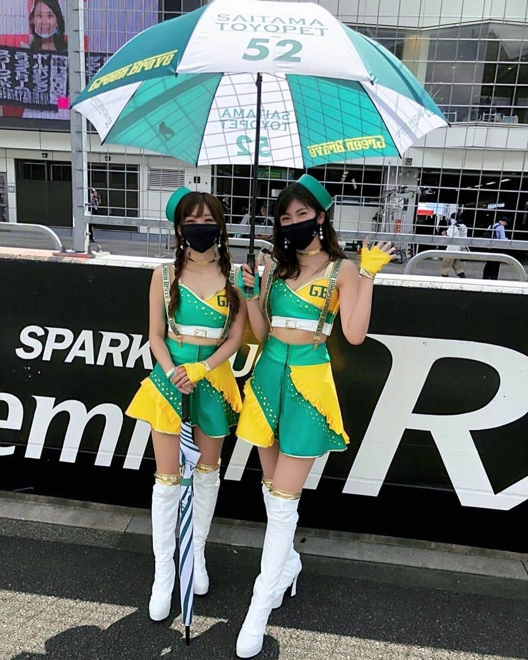 熊林保奈美のインスタグラム：「* . S耐富士24hは 観客ありでのレースとなり、 PIT Walk…ではなくPIT Viewingがあったり、 埼玉トヨペットお客様交流イベント スーパー耐久観戦ツアーがあったりと 久々にお客様と一緒にレースを楽しむ事ができました！ . 今年からこのチームに入り、 レースは始まっても無観客という事で なかなかお会いできずにいた Green Braveファンの皆様に ようやくお会いできて嬉しかったです😊 . 今回サーキットに来られなかった方も、 いつかサーキットやイベントでお会いできる日を 楽しみにしています✨ . . * #埼玉トヨペット #埼玉トヨペットgreenbrave #GreenBrave #埼玉トヨペットサポーターズ #s耐 #s耐24h #S耐富士24h #レースクイーン #RQ #熊林保奈美 #道産子 #Japanesegirl #paddokgirls #pitgirl #instalike #맞팔」