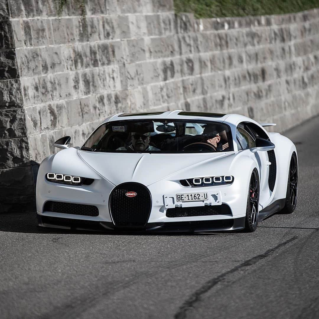 CarsWithoutLimitsさんのインスタグラム写真 - (CarsWithoutLimitsInstagram)「Panda #ChironSport Photos @srs_swissrichstreets  #carswithoutlimits #bugatti」9月7日 20時34分 - carswithoutlimits