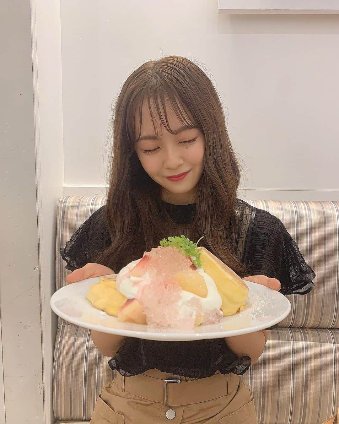 湯本亜美さんのインスタグラム写真 - (湯本亜美Instagram)「ㅤㅤㅤ 幸せな顔してる🥰🥞💓 #幸せのパンケーキ」9月7日 20時42分 - amiyumoto_official