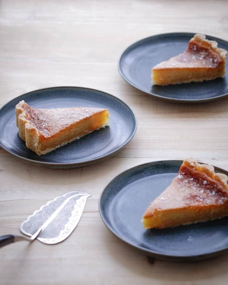 ナイジェラ・ローソンさんのインスタグラム写真 - (ナイジェラ・ローソンInstagram)「Not perhaps a Mondayish #RecipeOfTheDay but I couldn’t stop thinking about this Honey Pie, so here it is. Inspired by @birdsblack, though my version has a simple no-roll, press-in pastry.  .  To get the recipe, click on link in bio. And to do that, tap on my name, which will take you to the page that has a link on it that says “nigella.com/instagram”. When you click on that link, it will take you to a page of photographs. Click on the picture in question and it will give you the recipe!  . Photograph by @nordljus」9月7日 20時57分 - nigellalawson