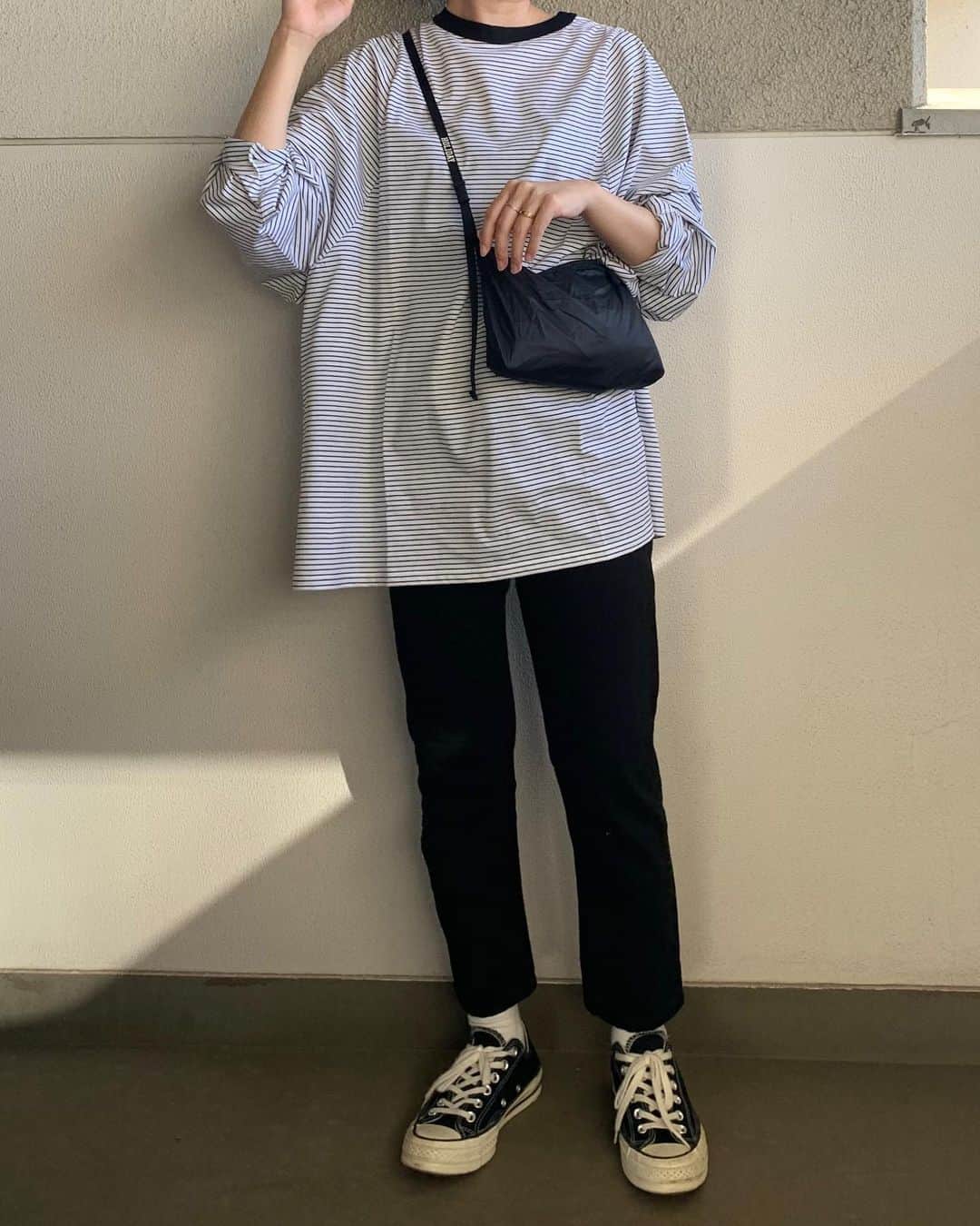 my9mj8のインスタグラム：「﻿ 　﻿ 一つ前と似てる🤫﻿ でもパンツ違うよ〜﻿ トップスはゆるさと袖のボリューム感かわいいのです💕﻿ ﻿ ﻿ 実は台風が凄かった鹿児島で生活スタートしてます🌴﻿ 風もひどく不安でしたが、何事もなく台風も過ぎ去りほんと良かったです😭﻿ ﻿ こんな時だし、引越し先を伝えるタイミング悩んでました🥺（気にしすぎかな笑）﻿ ﻿ ﻿ #ファッション#コーデ#コーディネート#fashion #coordinate #code #オシャレ #ootd #outfit #wear﻿ ﻿」