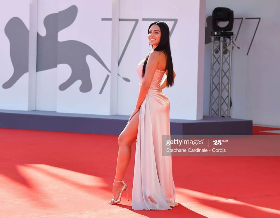 ジョルジーナ・ロドリゲスさんのインスタグラム写真 - (ジョルジーナ・ロドリゲスInstagram)「✨✨✨🌹 BLESSED 🌟🙏📽🎞 #venicefilmfestival #biennalecinema2020 #venice77 #georginarodriguez」9月7日 20時55分 - georginagio