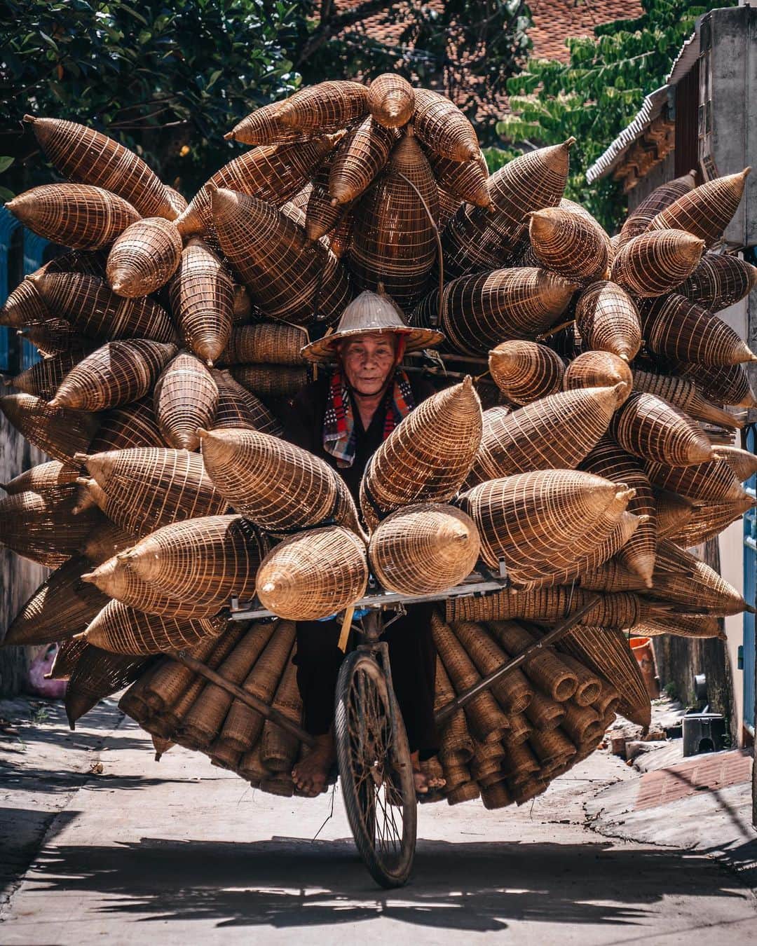 R̸K̸のインスタグラム：「With the development of modern industry, many of the traditional crafts have died out. But some villages in northern Vietnam are famous for maintaining its traditional craft of manually producing bamboo underwater traps over the past more or less 200 years. That's not just a way of earning a living, that's also the art with the traditional custodians of the land.」