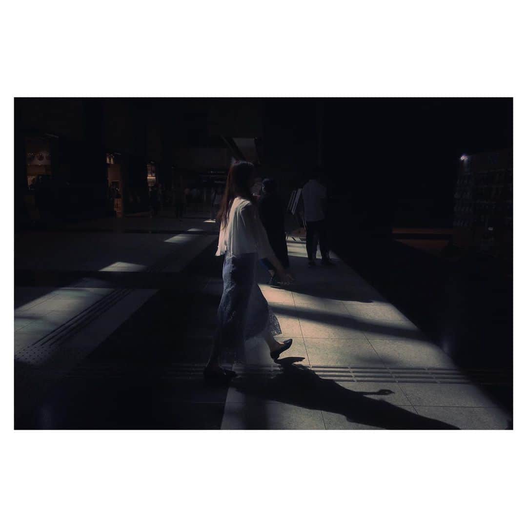 kazhixさんのインスタグラム写真 - (kazhixInstagram)「Light and shadow in the daily life of Tokyo . . Like a dance stage . . . shot on iphone7 . . . . #ShotoniPhone #instagram  #igersjp #ファインダー越しの私の世界 #東京カメラ部 #lovers_nippon #daily_photo_jpn #jj_forum_3100 #HelloFrom Tokyo」9月7日 21時01分 - kazhix