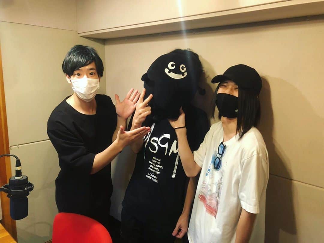 白井將人のインスタグラム：「今日の #ライクソング ゲストはサイダーガールのフジムラでした、穏やかな顔してるわ俺😌😌」