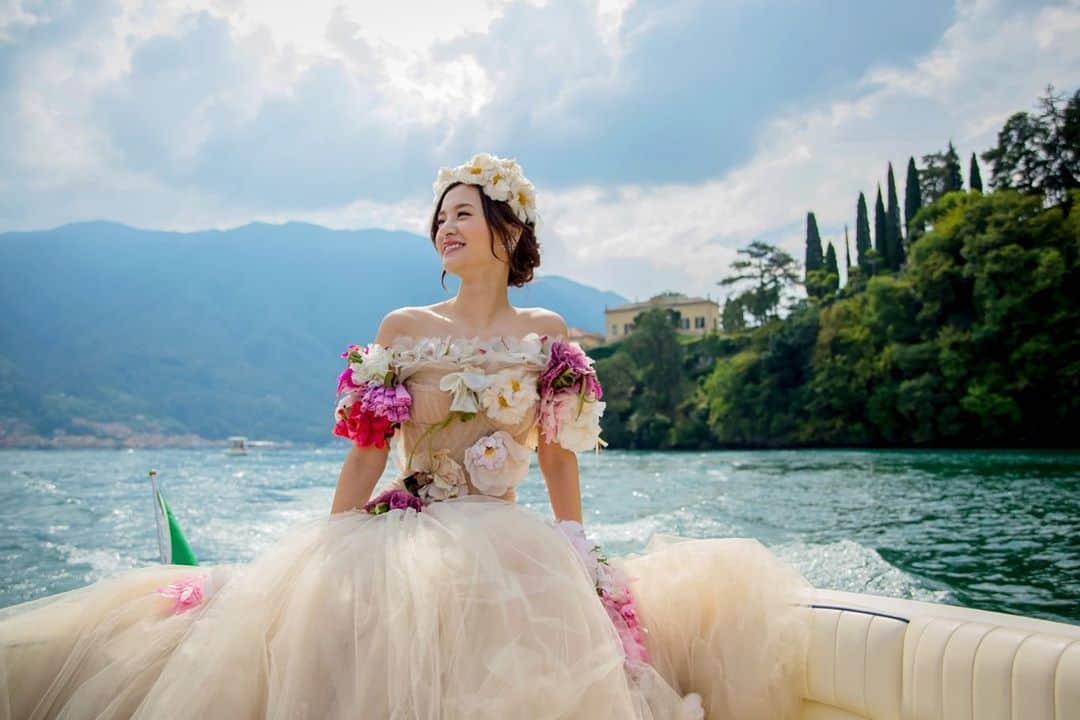 平山美春さんのインスタグラム写真 - (平山美春Instagram)「💍1 year ago💍 . #wedding #como  #weddingincomo  #weddingdress  #altamoda #dress  #hautecouture #italy」9月7日 21時03分 - miharuhirayama