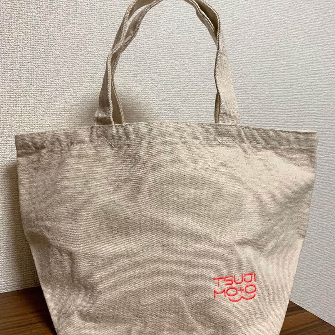 辻本耕志さんのインスタグラム写真 - (辻本耕志Instagram)「辻素グッズのお知らせです！  明日の21時くらいから、新作グッズの販売を開始します！  https://tsujimotostore.stores.jp  ポロシャツとTシャツは受注生産になります。 1週間、9月15日（火）21時まで、受け付けます。  トートバッグとグラスは数に限りがありますので、お気をつけください。  ようやくです！皆様！お待たせしました！」9月7日 21時13分 - tsujimotokouji