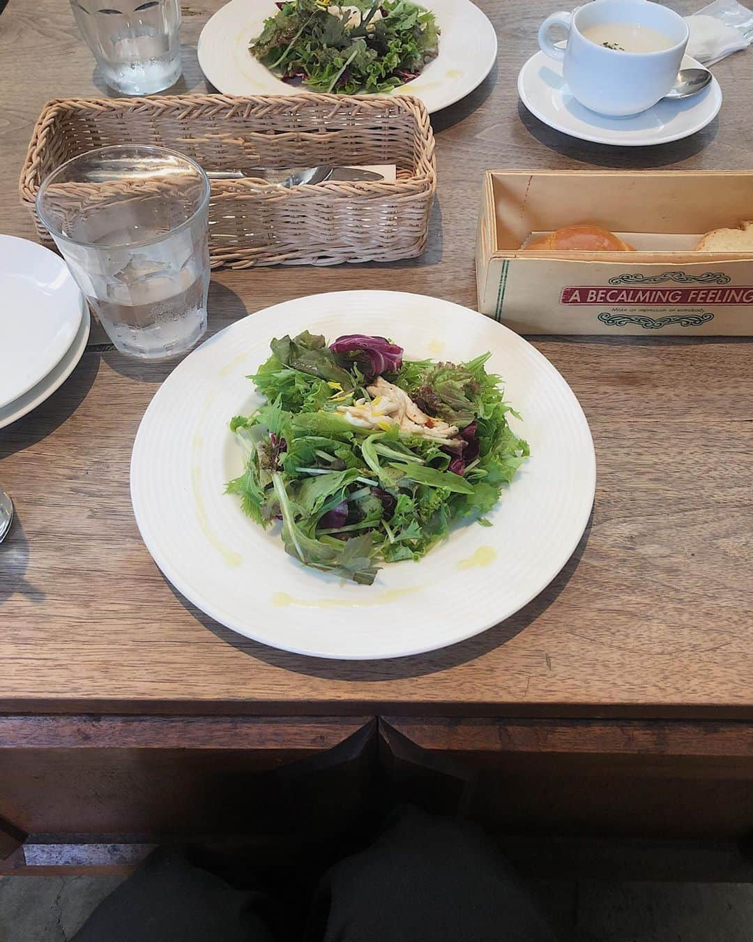 ちょびさんのインスタグラム写真 - (ちょびInstagram)「. .  今、広島ガスさんが広島県内の飲食店応援企画で ハッシュタグフォトキャンペーンを 行っています👀🍑 . ハッシュタグ『#あの店で会おうよ』をつけて 広島県内の飲食店にまつわる写真と 飲食店へのメッセージを投稿すると 抽選で1万円のクオカードが100名様に 当たる企画になっています🍃 みんなで飲食店を応援しましょう！ 開催期間は8月1日〜11月30日まで✏︎ . この間、友人と久しぶりにゆっくり ランチをしました！ 会えなかった間に積もり積もった話をして お互いの近況を報告する。という 言ってしまえば、ただそれだけのこと なんだけど、それが本当に幸せだった🍒 今は、密にならないようにとか 色々な事に気を配りながら過ごす時間が 増えたけど大好きな人みんなと集まって ゆっくり語り合う時間、早く来ないかなぁ。 . #あの店で会おうよ#PR#飲食店#飲食店応援#飲食店がんばろう#広島カフェ#広島ガス#キャンペーン企画#このまち思いエールプロジェクト」9月7日 21時18分 - kaoriririn15