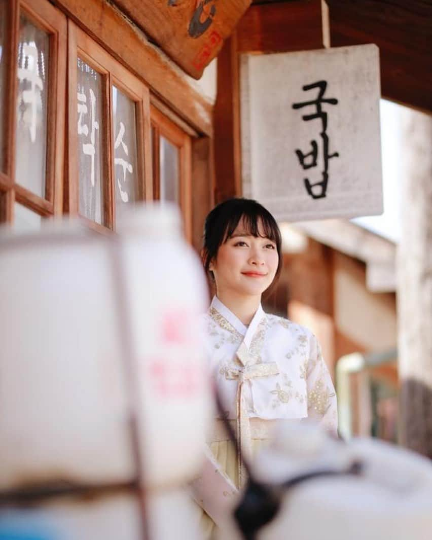 デフィ・キナル・プトリさんのインスタグラム写真 - (デフィ・キナル・プトリInstagram)「난 너무 예뻐 💜 . . . #kinal #hanbok #throwback」9月7日 21時18分 - kinalputridevi