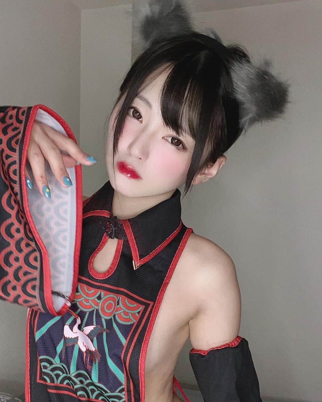霧宮てんのインスタグラム：「キョンシーみたいなコスプレしてみた(*'ω'*) 動画あるよ！」