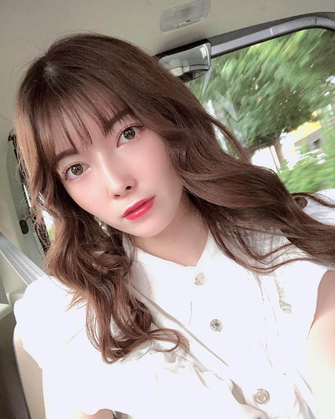 日下部美愛のインスタグラム：「🤍  #自撮り #photo #japan #model #me #hair #fashion #fashionblogger #makeup #selfie #followme #instagood #camera #instadaily #dailylook #selfie #한국 #맞팔 #사진 #데일리 #데일리룩 #인스타사진 #인스타그램 #일본인 #패션」