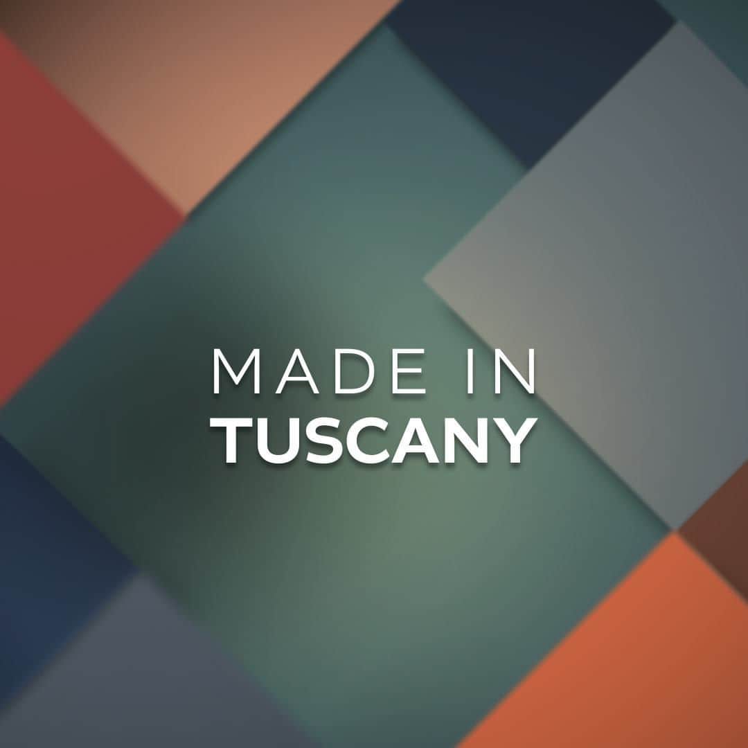 のインスタグラム：「Love for fine quality #leather and ardent passion for #handmade workmanship in the homeland of great artists and craftsmen: Tuscany. ☆ #ilbisonte #madeinitaly」