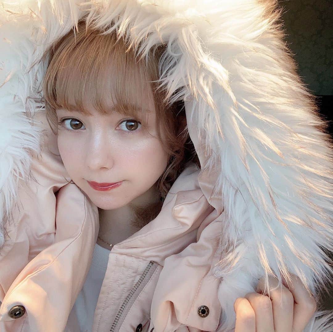 柴田あやなのインスタグラム：「まだまだ暑い日続くけどトリートのAWがかわいすぎて 今年は早めに秋冬モード入りそう✌🏻✌🏻  なんか勢いでSwitch版のスーパーマリオブラザーズ買ったんだけどこんな難しかったっけ？２面で詰んでる」