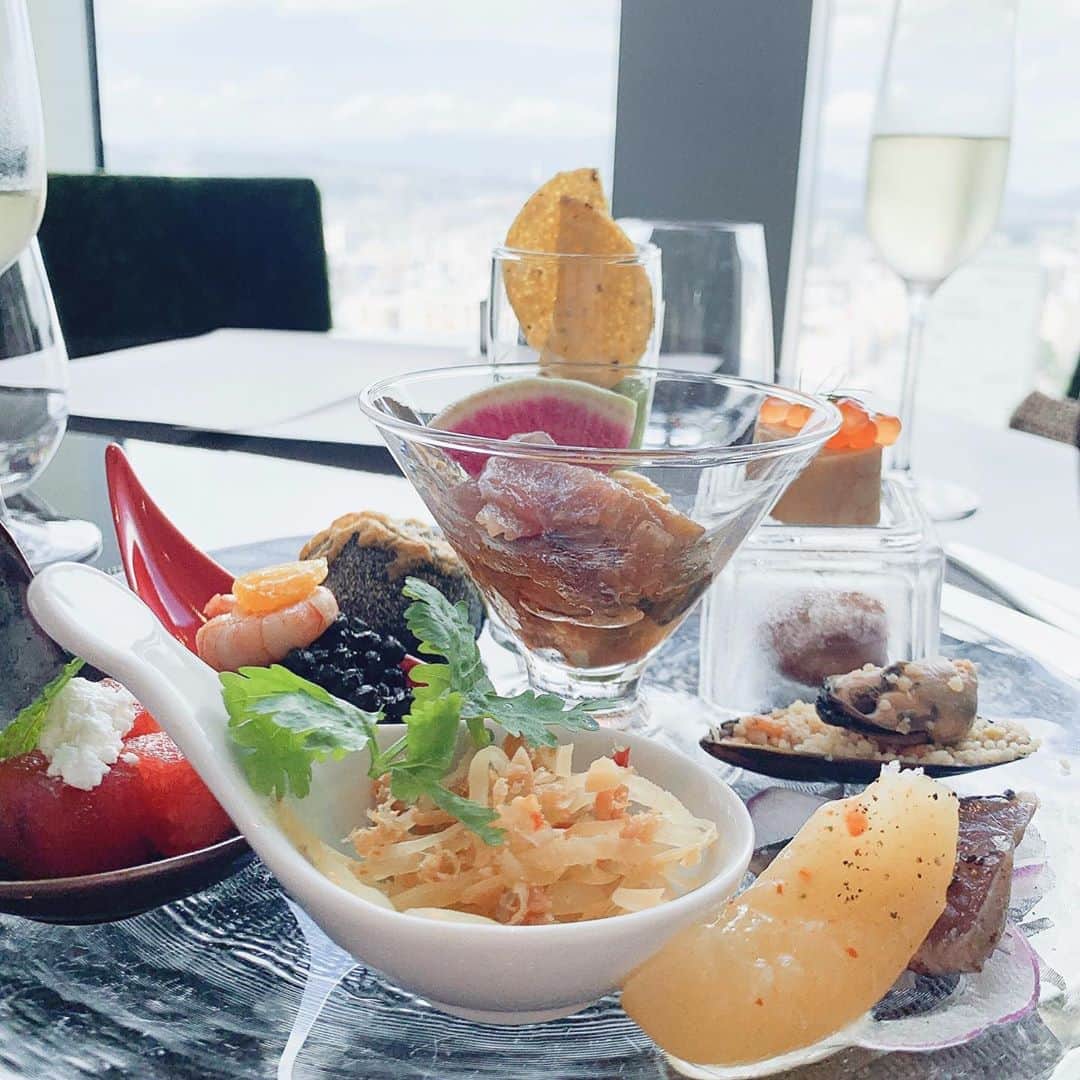若林翔子のインスタグラム：「.﻿ .﻿ はじめてのホテルランチ！！！！﻿ 自然と背筋がピンとなる素敵な時間でした😊﻿ ﻿ ﻿ #ウェスティンホテル　#豪華　#ランチ﻿ #この一皿で　#世界中を旅行できる #こんな空間が似合う女子になりたい﻿ #宮城　#仙台　#タレント　#モデル　#MC #若林翔子」