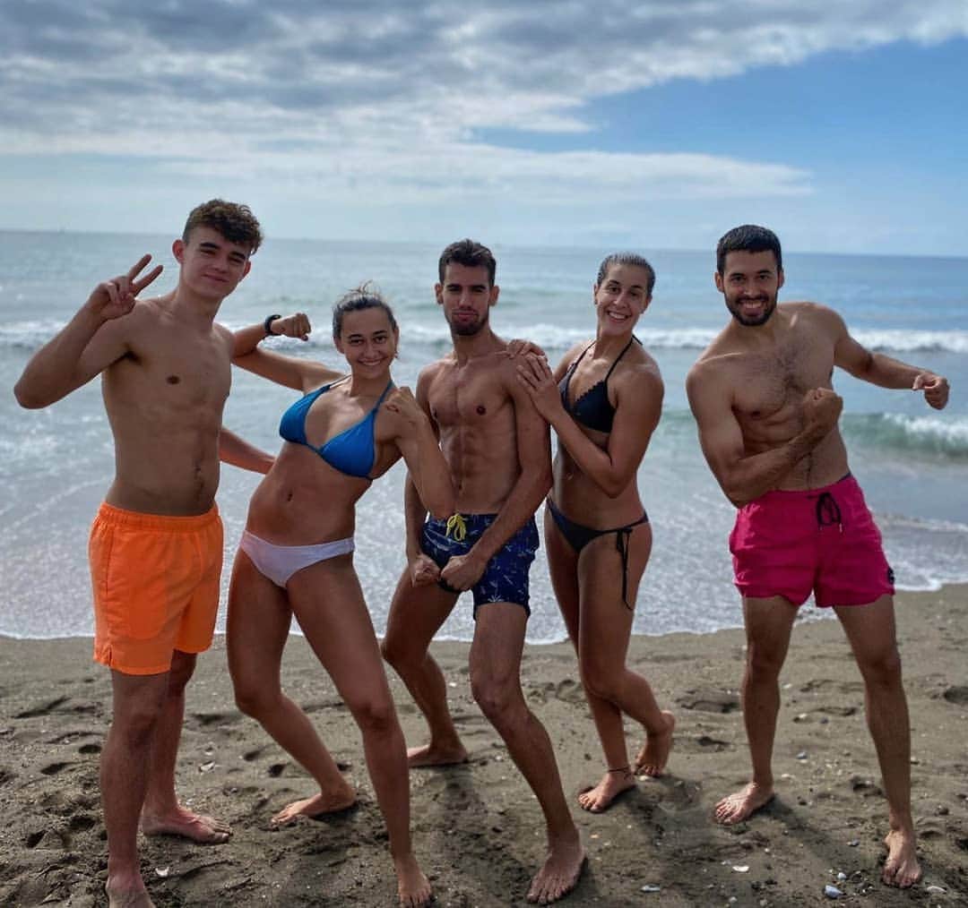 キャロリーナ・マリンのインスタグラム：「Más fuertes que el vinagre 😜💪」