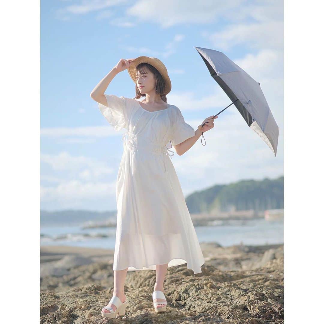 のインスタグラム：「夏っていいな ･ onepiece #redyazel  hat #handm  shoes #orientaltraffic  ･ #夏 #海  #モデル #撮影 #撮影モデル #海撮影 #オシャレ #オシャレ好き #オシャレ好きな人と繋がりたい #メイク #メイク好き #メイク好きな人と繋がりたい #海行きたい」