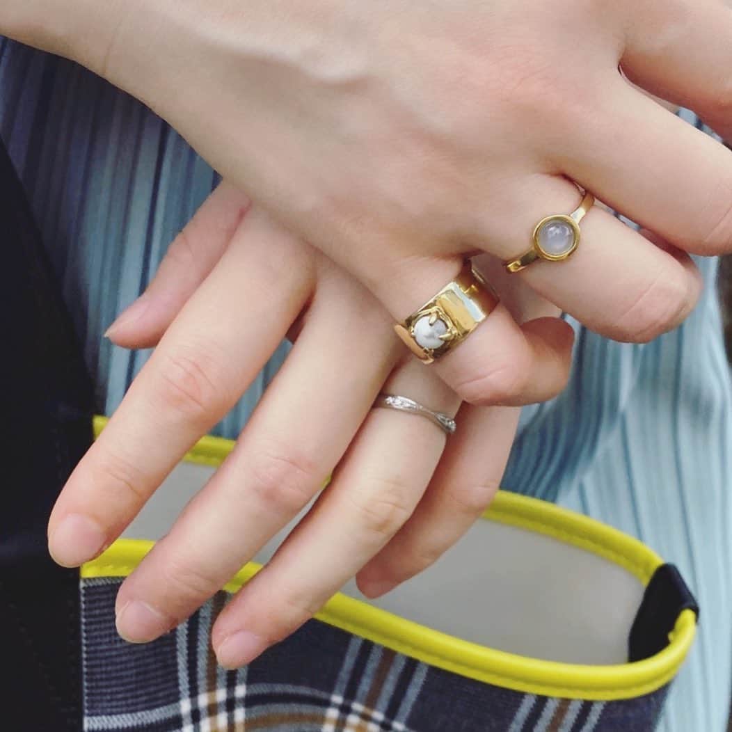 sayumi katoさんのインスタグラム写真 - (sayumi katoInstagram)「まだまだ暑くて夏コーデだけどバッグを秋っぽいグレンチェックにして少し秋意識。﻿ ﻿ ﻿ #jewelry_ume#ÜME#ユーミー#18金ピアス#18金ネックレス#天然石リング#指輪#シンプルコーデ#マザーバッグ」9月7日 21時49分 - say_ume