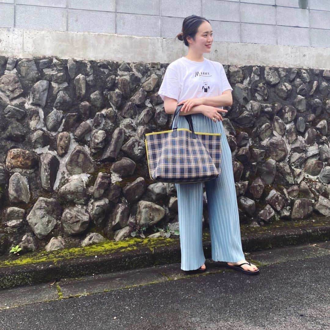 sayumi katoさんのインスタグラム写真 - (sayumi katoInstagram)「まだまだ暑くて夏コーデだけどバッグを秋っぽいグレンチェックにして少し秋意識。﻿ ﻿ ﻿ #jewelry_ume#ÜME#ユーミー#18金ピアス#18金ネックレス#天然石リング#指輪#シンプルコーデ#マザーバッグ」9月7日 21時49分 - say_ume