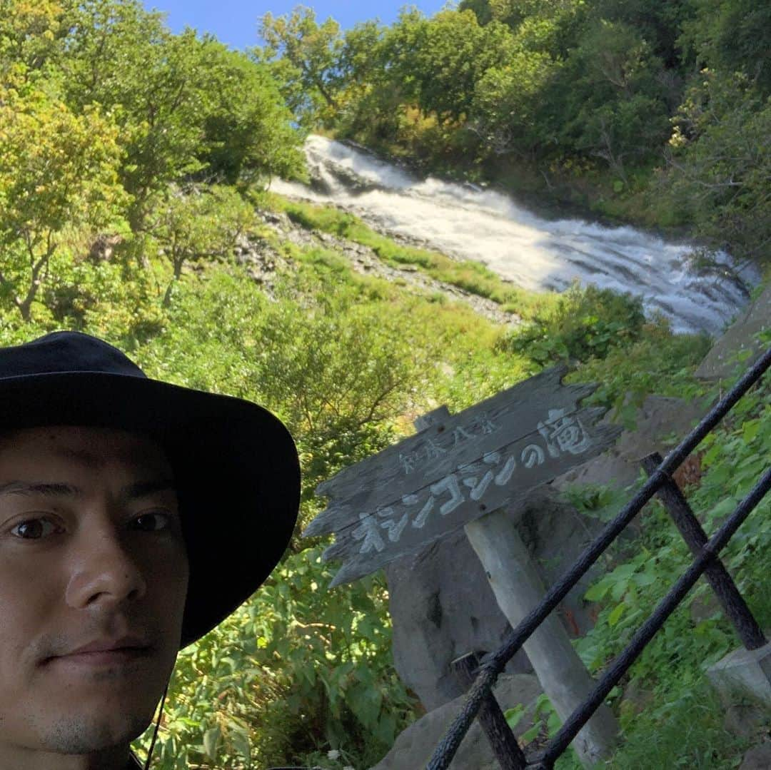 森公平さんのインスタグラム写真 - (森公平Instagram)「‪北海道４日目‬  ‪知床横断歩道を通って根室あたりを通ってルパンの町浜中町の霧多布キャンプ場で一泊。霧が晴れたら朝日☀️‬  ‪きりたっぷりすぎ。熊との遭遇は無かった！熊の湯温泉は熱すぎて足先だけしか無理やった。  鹿はめちゃくちゃいる！‬ ‪エゾシカのたたき美味かった！めちゃくちゃいる鹿なのかな？‬  今日の晩飯はレトルトとピーマン炒め。  #北海道 #北海道キャンプ #北海道ツーリング #知床横断歩道 #熊の湯 #エゾシカ #キャンプツーリング #ツーリングキャンプ #mt09 #yamaha」9月7日 21時58分 - mori_koheidesu