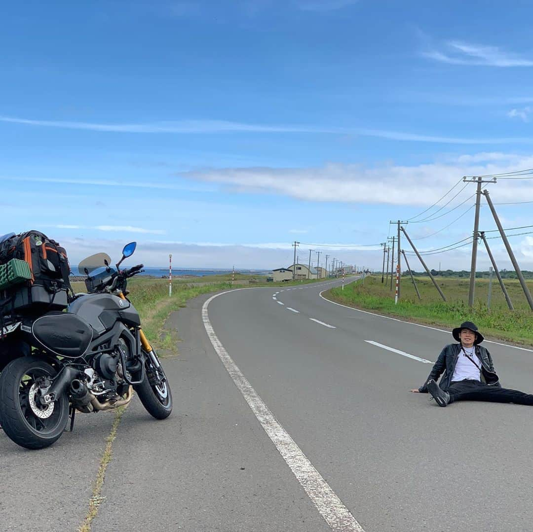 森公平さんのインスタグラム写真 - (森公平Instagram)「‪北海道４日目‬  ‪知床横断歩道を通って根室あたりを通ってルパンの町浜中町の霧多布キャンプ場で一泊。霧が晴れたら朝日☀️‬  ‪きりたっぷりすぎ。熊との遭遇は無かった！熊の湯温泉は熱すぎて足先だけしか無理やった。  鹿はめちゃくちゃいる！‬ ‪エゾシカのたたき美味かった！めちゃくちゃいる鹿なのかな？‬  今日の晩飯はレトルトとピーマン炒め。  #北海道 #北海道キャンプ #北海道ツーリング #知床横断歩道 #熊の湯 #エゾシカ #キャンプツーリング #ツーリングキャンプ #mt09 #yamaha」9月7日 21時58分 - mori_koheidesu