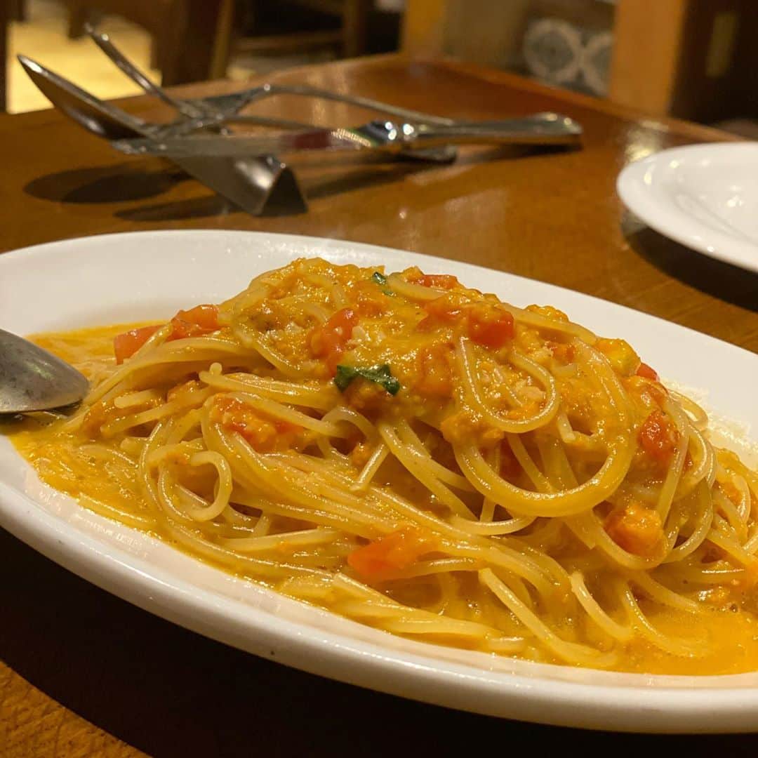 木本泉さんのインスタグラム写真 - (木本泉Instagram)「-﻿ the定番の味のイタリアン🍝﻿ ﻿ "LA BUONA VITA"﻿ ﻿ 前菜の盛り合わせが美味しくて通ってます🇮🇹﻿ ﻿ 量が多いので4人とかで行った方が色々食べられるのでお勧め⭕️﻿ 2人だと前菜、パスタ、リゾットでお腹はちきれんばかりになった😅﻿ ﻿ #LABUONAVITA#ラブォナヴィータ#イタリアン#パスタ#ピザ」9月7日 21時51分 - izumikimoto