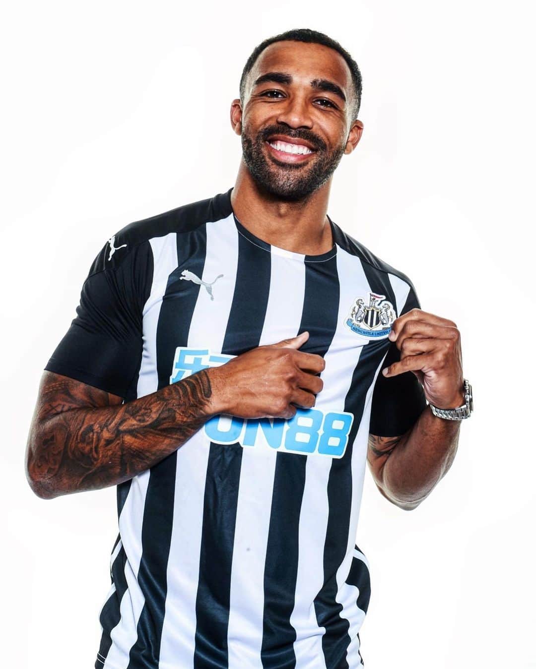 カラム・ウィルソンのインスタグラム：「Very excited for this next chapter of my career at such a big club! @nufc」