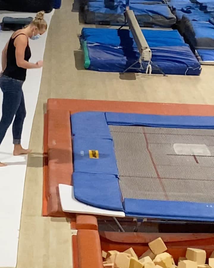 ロビン・デクライフのインスタグラム：「“The afterparty” just wanted to show everyone the real atlete I actually am」