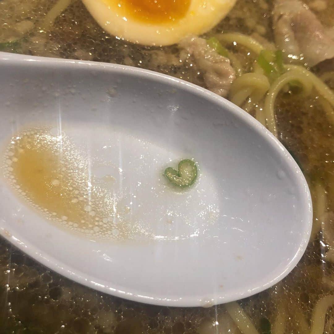 EON（梶野恵園）のインスタグラム：「﻿ ﻿ 今日も充実したいちにちでした﻿ ﻿ ﻿ 大好きな丸源食べました﻿ ﻿ ﻿ 味玉肉そば大好きマン﻿ ﻿ ﻿ ハート出てご機嫌でした  #丸源 #丸源ラーメン  #丸源ラーメン肉そば #丸源肉そば  #丸源らーめん #丸源ラーメン🍜  #味玉肉そば #food #foodpic  #foodstagram #instafood」