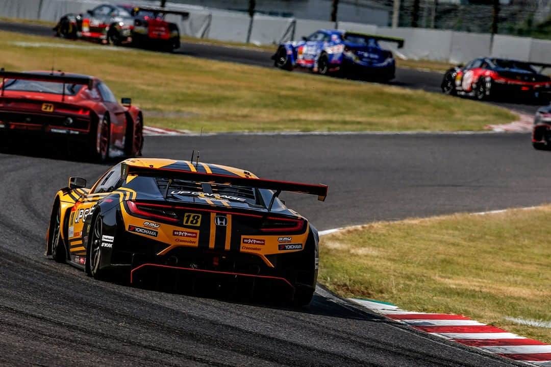 MOTUL Japanさんのインスタグラム写真 - (MOTUL JapanInstagram)「【NSXにはMotul】 . Hondaが誇るスーパーカーNSX。 . 2代目はツインターボを装備したV6 3.5Lのエンジンに3モーターを組み合わせたハイブリッドなスーパースポーツカーです。 . そのNSXをベースにFIA GT3のレギュレーションに合わせレース車両として仕立てられたNSX GT3。様々なモディファイが施されており世界のレースでも活躍しています。 . 写真はSuper GT Round3 GT300クラス2位入賞のTEAM UPGARAGEで小林 崇志選手と松浦 孝亮選手がドライブするUPGARAGE NSX GT3!!! もちろん使っているオイルはMotul!! . MotulにはNSXやNSX GT3にオススメのオイルがあります。 . #motul #motuljapan #teamupgarage #upgarage #upgaragensxgt3 #supergt #nsx #nsxgt3 #hondansx #acuransx #nsxnc #nsxnation #nsxlife #nsxsociety #小林崇志 選手 #松浦孝亮 選手 #スーパーgt #アップガレージ #モチュール #300V #高性能オイル #オイル交換 #モータースポーツ好きな人と繋がりたい #レース好きな人と繋がりたい #クルマ好きな人と繋がりたい #車好きな人と繋がりたい #nsx好きな人と繋がりたい #poweredbymotul」9月7日 22時00分 - motuljapan
