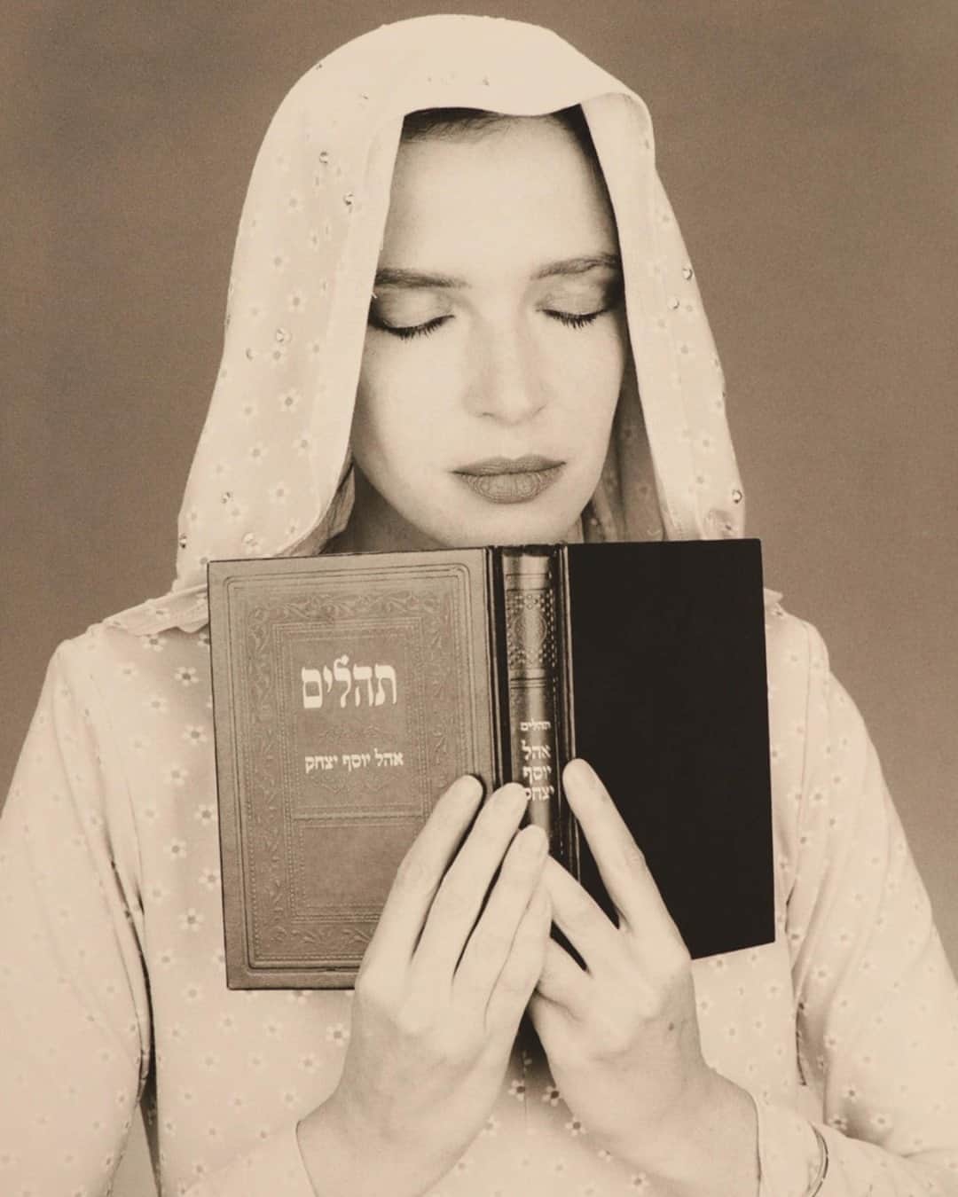 Vogue Runwayさんのインスタグラム写真 - (Vogue RunwayInstagram)「@batshevadress's new campaign stars the designer, photographed by her husband @alexeihay, lighting Shabbat candles, praying with her eyes closed, and reading a Tehillim book. The images reinforce the importance of her own Jewish faith in her work. “We’ve done different takes on the clothing, like the tongue-in-cheek, traditional housewife thing," Hay tells @liana_ava. "This is a version of that, but we wanted to do it where the clothing is used to express the mood, depth, and the spirituality more than really just, ‘it’s a ruffle-y ’50s house dress, or housewife dress.'"」9月7日 22時00分 - voguerunway