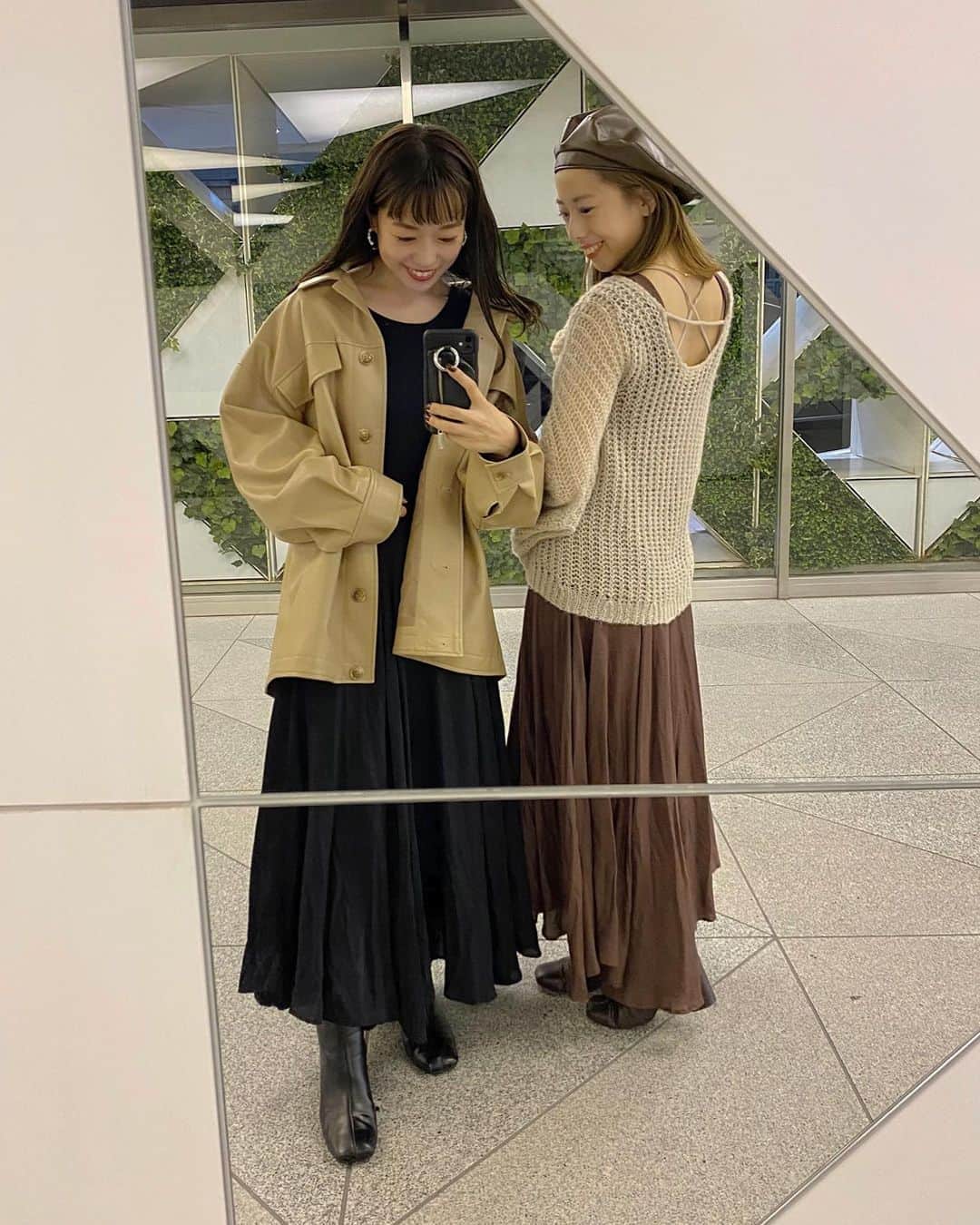 のインスタグラム：「ㅤㅤㅤㅤㅤㅤㅤㅤㅤㅤㅤㅤㅤ ㅤㅤㅤㅤㅤㅤㅤㅤㅤㅤㅤㅤㅤ リブニットドッキングワンピース 秋もまだまだ着られる🍁 私はオーバーサイズのジャケットを羽織りたいな〜と思ったけど あみみがゆるニットをレイヤードしてるのも可愛かった♡ ㅤㅤㅤㅤㅤㅤㅤㅤㅤㅤㅤㅤㅤ リールに動画ver.も載せたのでよかったら見てください☺️ ㅤㅤㅤㅤㅤㅤㅤㅤㅤㅤㅤㅤㅤ ㅤㅤㅤㅤㅤㅤㅤㅤㅤㅤㅤㅤㅤ #あみちわ #whoswhochico #salonbychico #kana_chicode #ちわcode ㅤㅤㅤㅤㅤㅤㅤㅤㅤㅤㅤㅤㅤ」