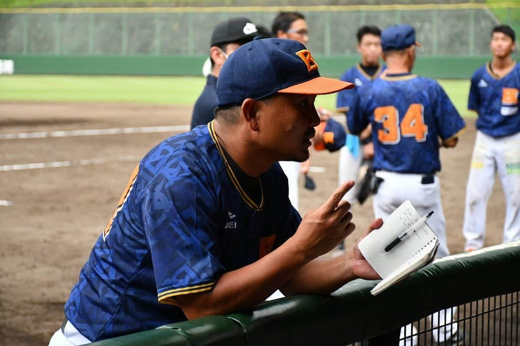 大西宏明さんのインスタグラム写真 - (大西宏明Instagram)「9/5.6日❗️  9年振りにジャイアンツ球場⚾️  関西独立リーグ選抜監督として行かせて頂きました。  9年前ホークスの3軍で来た以来‼️ あの時は心の中で！もうプロ野球は今年までやな…と決心して東京に来たのを覚えてる✨✨  ベイスターズ時代応援してくださってた沢山のファンの皆さんがジャイアンツ球場に応援に来てくれたのも覚えてる‼️  試合終わりに雨の中いっぱいサイン書いたのも覚えてる‼️  当時付き合ってた奥さんが ちょっとだけ見に来て帰って行ったのも覚えてるww  色々と感慨深く思い出のあるジャイアンツ球場でした❗️  とても良い刺激になりました。 これからもまだまだ成長します💪  #読売ジャイアンツ  #さわかみ関西独立リーグ #リーグ選抜 #交流戦 #プロ野球 #ジャイアンツ球場 #久しぶり #金城龍彦 さん #加藤健 #カトケン #真田裕貴  #再会 #素敵な時間  #刺激 #smile #ほなっ！！」9月7日 22時28分 - ohnishi_hiroaki_0428