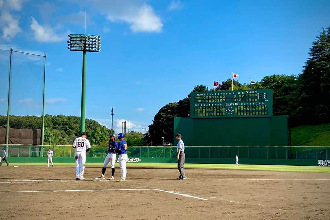 大西宏明さんのインスタグラム写真 - (大西宏明Instagram)「9/5.6日❗️  9年振りにジャイアンツ球場⚾️  関西独立リーグ選抜監督として行かせて頂きました。  9年前ホークスの3軍で来た以来‼️ あの時は心の中で！もうプロ野球は今年までやな…と決心して東京に来たのを覚えてる✨✨  ベイスターズ時代応援してくださってた沢山のファンの皆さんがジャイアンツ球場に応援に来てくれたのも覚えてる‼️  試合終わりに雨の中いっぱいサイン書いたのも覚えてる‼️  当時付き合ってた奥さんが ちょっとだけ見に来て帰って行ったのも覚えてるww  色々と感慨深く思い出のあるジャイアンツ球場でした❗️  とても良い刺激になりました。 これからもまだまだ成長します💪  #読売ジャイアンツ  #さわかみ関西独立リーグ #リーグ選抜 #交流戦 #プロ野球 #ジャイアンツ球場 #久しぶり #金城龍彦 さん #加藤健 #カトケン #真田裕貴  #再会 #素敵な時間  #刺激 #smile #ほなっ！！」9月7日 22時28分 - ohnishi_hiroaki_0428