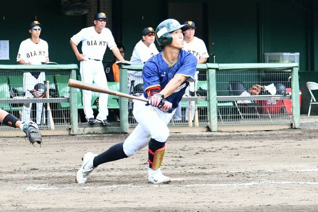 大西宏明さんのインスタグラム写真 - (大西宏明Instagram)「9/5.6日❗️  9年振りにジャイアンツ球場⚾️  関西独立リーグ選抜監督として行かせて頂きました。  9年前ホークスの3軍で来た以来‼️ あの時は心の中で！もうプロ野球は今年までやな…と決心して東京に来たのを覚えてる✨✨  ベイスターズ時代応援してくださってた沢山のファンの皆さんがジャイアンツ球場に応援に来てくれたのも覚えてる‼️  試合終わりに雨の中いっぱいサイン書いたのも覚えてる‼️  当時付き合ってた奥さんが ちょっとだけ見に来て帰って行ったのも覚えてるww  色々と感慨深く思い出のあるジャイアンツ球場でした❗️  とても良い刺激になりました。 これからもまだまだ成長します💪  #読売ジャイアンツ  #さわかみ関西独立リーグ #リーグ選抜 #交流戦 #プロ野球 #ジャイアンツ球場 #久しぶり #金城龍彦 さん #加藤健 #カトケン #真田裕貴  #再会 #素敵な時間  #刺激 #smile #ほなっ！！」9月7日 22時28分 - ohnishi_hiroaki_0428