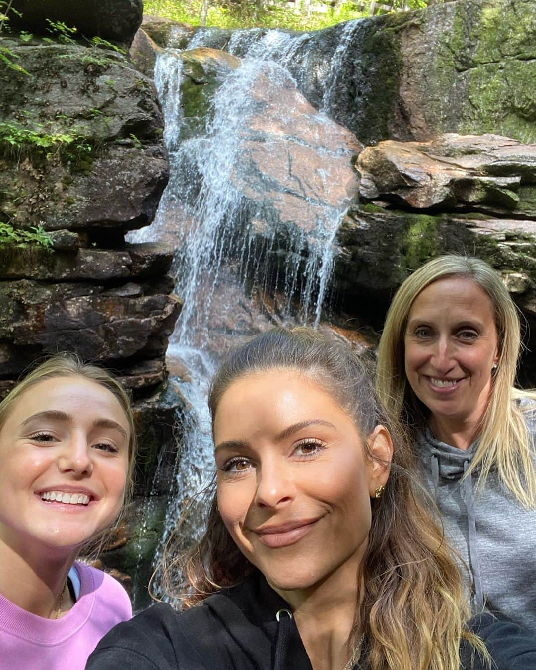 マリア・メノウノスさんのインスタグラム写真 - (マリア・メノウノスInstagram)「The earth has music for those who listen. —William Shakespeare.   #flumegorge #flume #nature #peace」9月7日 22時28分 - mariamenounos