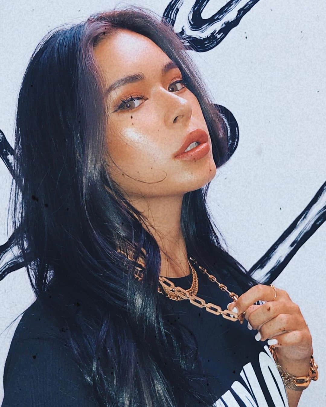 のインスタグラム：「__ この1枚目の写真はinstaのIGフィルターで撮って Ulikeやbeautyplusで編集加工はしていません。 最近編集しなくても顔が小さくシュっとなったのは @privatesalonamour の初HIFEを 体験してきたおかげでもある。  @yuko_lpg さんのHIFEは医療機器ウルセラハイフのエステ版なので、他のHIFEよりパワーが強くてちょっと痛いけど、即効性の効果があるので我慢してやる価値は超ある。  ¥25,000が今だけキャンペーンで ¥9,900だそうです。(フェイスラインのみ)  予約時にありすのinsta見たと伝えてね💁🏻‍♀️ 騙されたと思って女の子も男の子も ぜひ行ってみてほしいです。 本当にびっくりします。  Newヘアカラーは 安定の @allys_maria さん。 @allyshairaoyama でやってもらってるよ。 また詳しく載せます!」